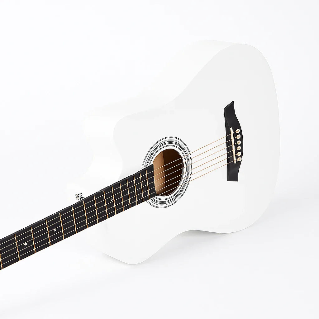 Chitară acustică 4/4 albă – design elegant, sunet clar și echilibrat