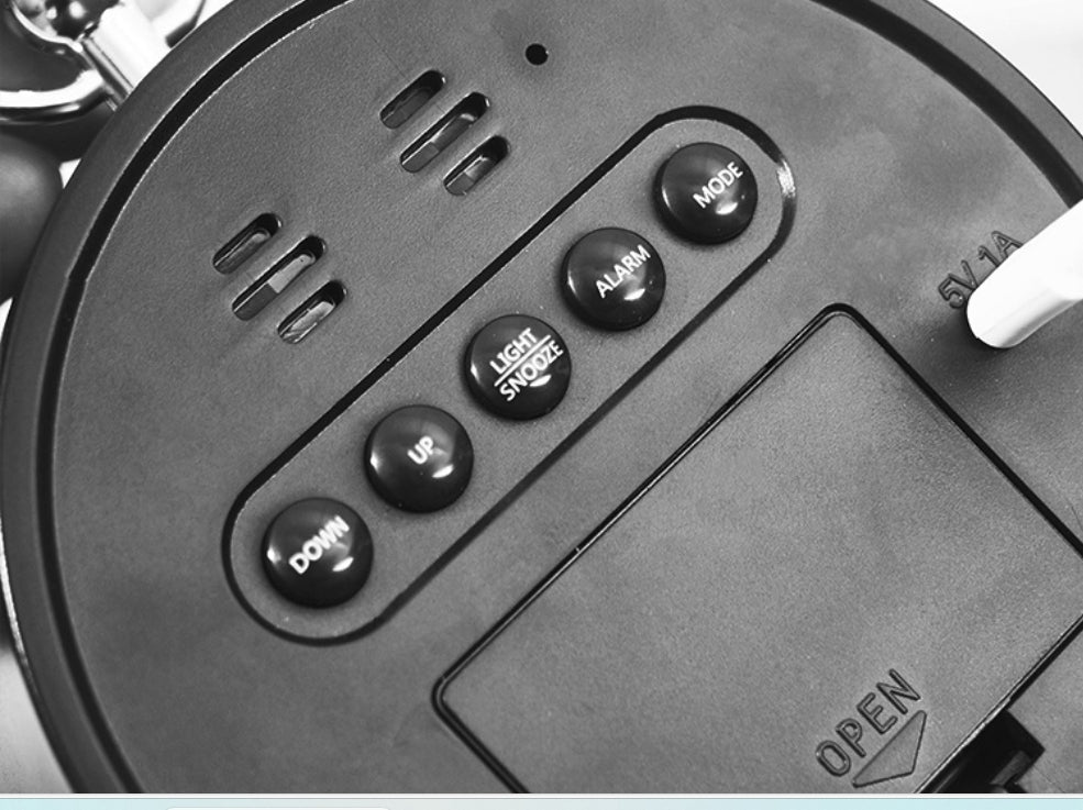 Ceas Digital AT PERFORMANCE®, de Masa sau Perete, cu Alarma, Snooze, Lumina LED, Mod Noapte, Control vocal, USB - Roz.