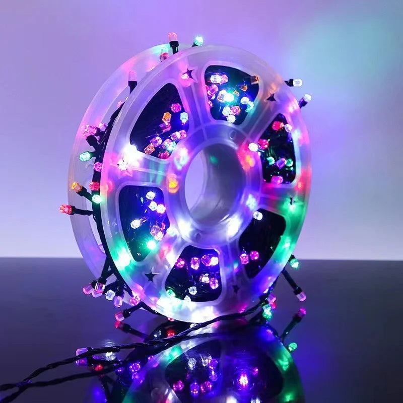 Set Decor Crăciun Premium – Brad Artificial 2.1m cu Zăpadă + Instalație Liniară 100m, 500 LED Multicolor, 8 Jocuri de Lumini