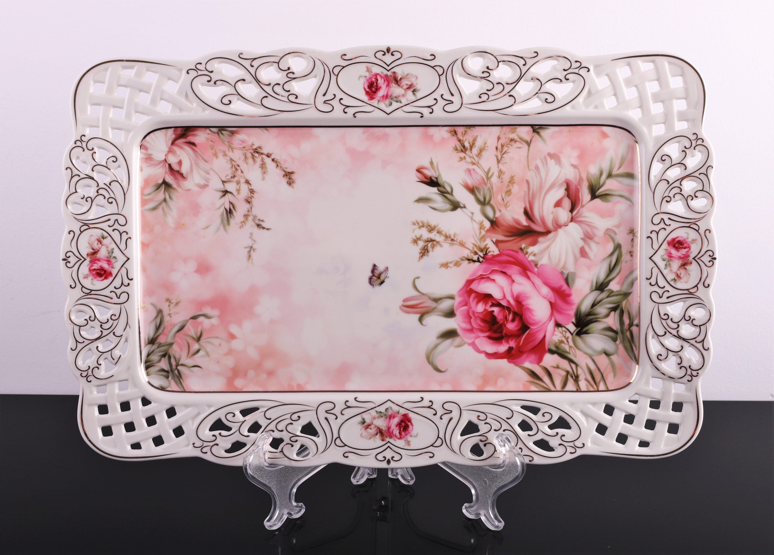 Platou din ceramica cu model in relief