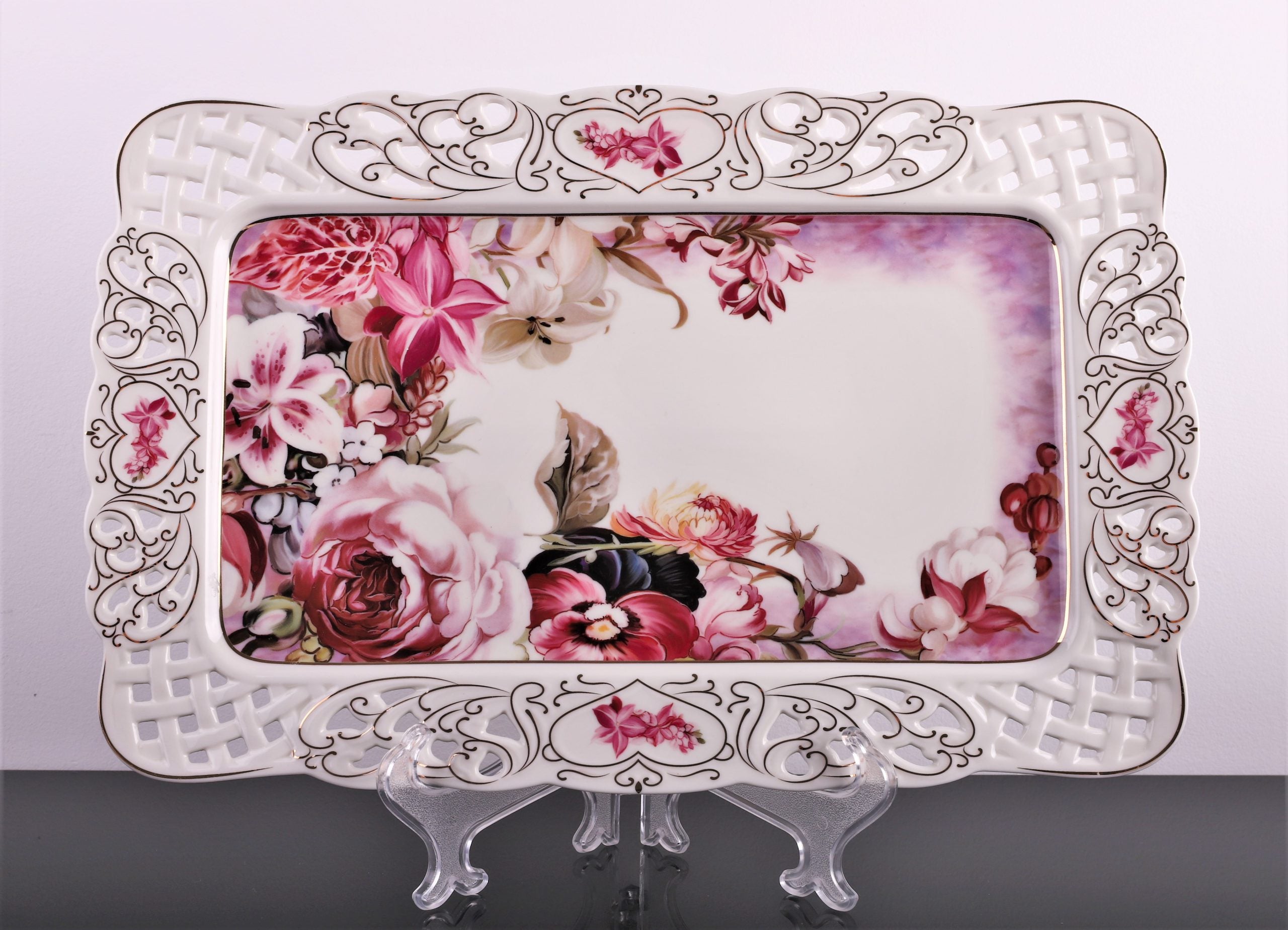 Platou din ceramica cu model in relief