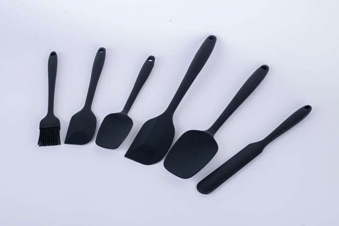 Set 3 tigai antiaderenta, Aluminiu, 20/25/30 cm cu spatula, PLUS Set 5 ustensile bucatarie