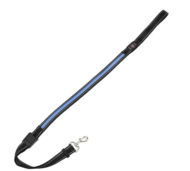 Lesa Pentru caini si pisici At Performance, cu Banda LED Albastra, Cusatura Reflectorizanta, cu 3 Moduluri de iluminare, 90-115 cm, Acumulator, Incarcare USB Negru/Albastru
