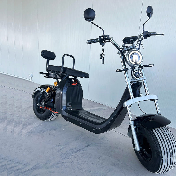 Scuter Electric 2 Persoane, Viteză Limitată 25 km/h – Fără Permis, Viteza maxima 45 km/h, Autonomie 90 km, Motor 1500W, 2X Baterie 20Ah, Suspensie Hidraulică, COC Inclus