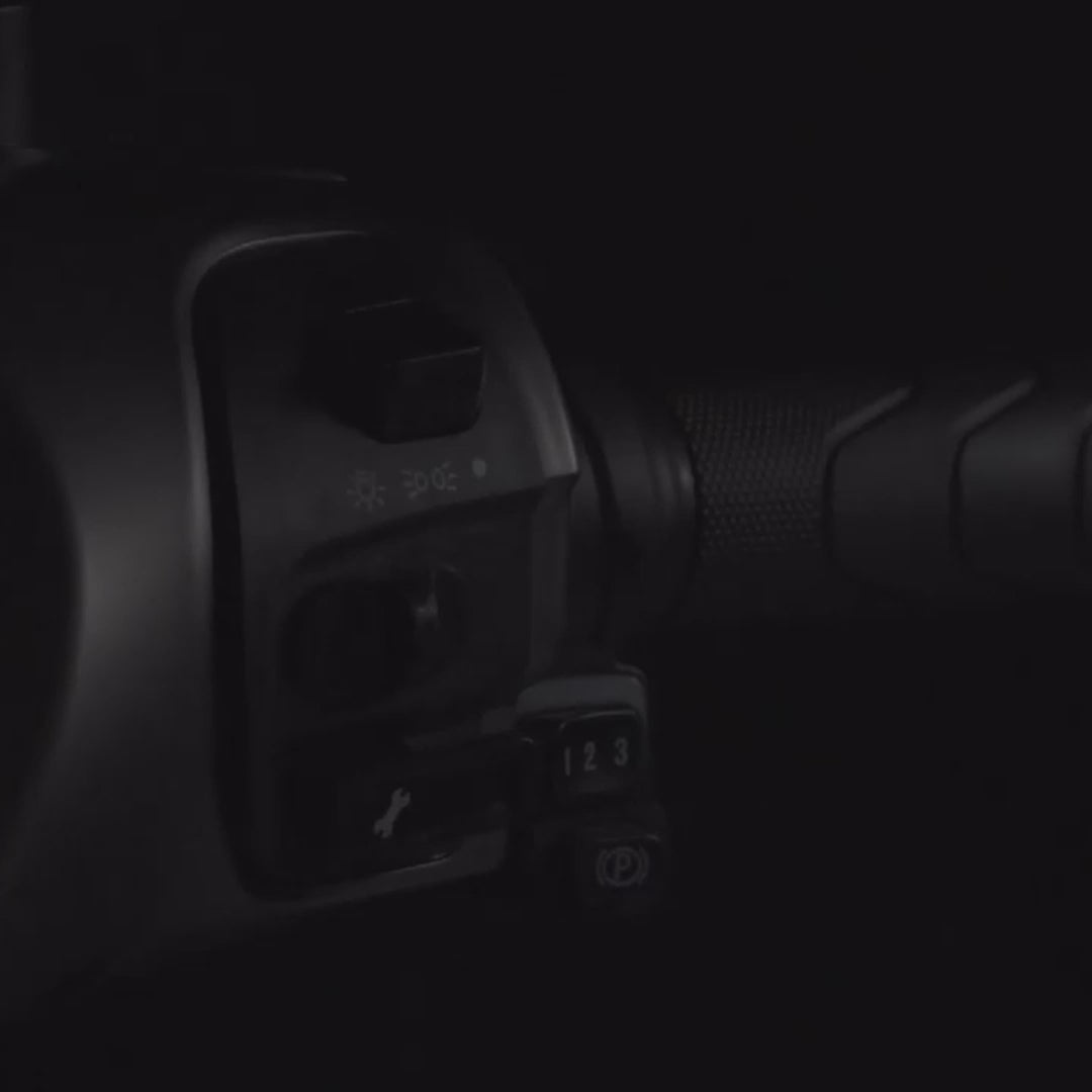 Scuter Electric N-Moto LX06 Gri – Motor BOSCH 2300W, Viteză 25 km/h, Fără Permis, Dimensiuni 1865x700×1113mm, Greutate 90Kg, Autonomie 60 km, Baterie Lithium 60V, COC & EEC + Carte Rar (CIV) + Cadou Tricou N-Moto